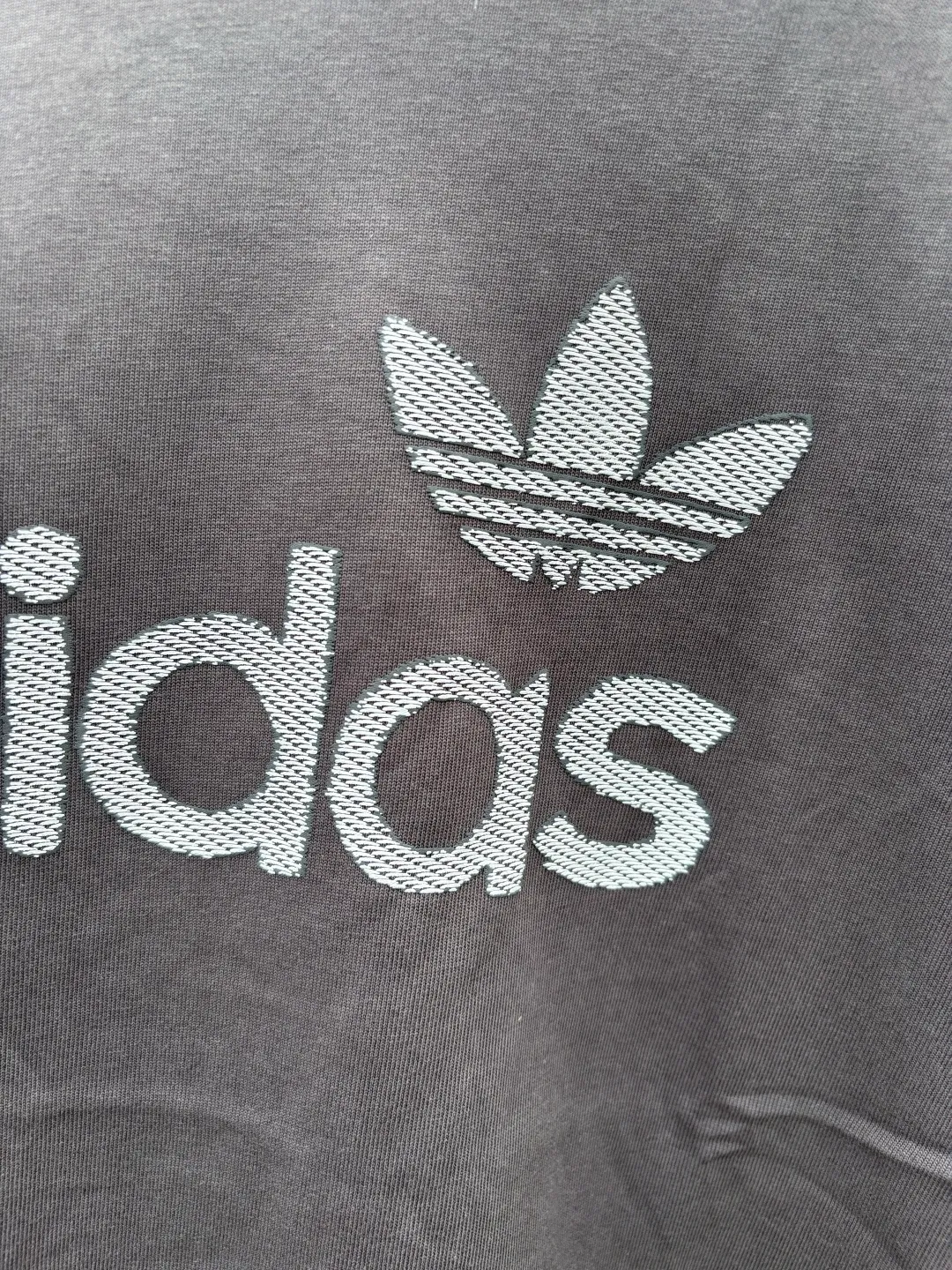 𝟬𝟱𝟰𝟰#Exclusive real shot/difference between various stolen pictures and online version on the market [𝗮𝗱𝗶𝗱𝗮𝘀Adidas Clover & Wang Hexi Same Style Contrast Retro T-shirt] ✅This Retro contrast T-shirt directly brings out the American Retro feel. Classic round neck contrast hemming design, white and red Dark Gray is available in two colors, no matter the skin color or body shape, the same style for men and women can be easily chosen as a couple's style! . ✅ Original mold opening, pure original/tag washed wheat ribbon individually coded/full set of 1:1 customized accessories ➕Customized three-label ➕𝗬𝘂𝗮𝗻 version of the tag ➕𝗹𝗼𝗴𝗼 packaging bag🔥 ➕Scan the QR code to enter the official website. Complete with three labels! Perfect Quality! Highly recommended! ✅Top version, ins Xiaohongshu Kuaishou = lots of bloggers’ outfits. ✅Adi’s absolute Hot Sale star Same Style details are online, feel free to compare! The iconic Adidas logo embellishes the chest, highlighting the brand's charm. Fixed color and classic three-bar stripes, classic will never go out of style! Versatile is not picky, the original model is perfect for the upper body, so buy it with your eyes closed! ✅Easily adaptable to various sports or daily leisure scenes. Whether you are running for fitness or hanging out on the street, it can keep you full of energy without losing the sense of fashion. ✅Complete sizes to meet the needs of different body shapes! Color;Dark Gray Size S-XXL